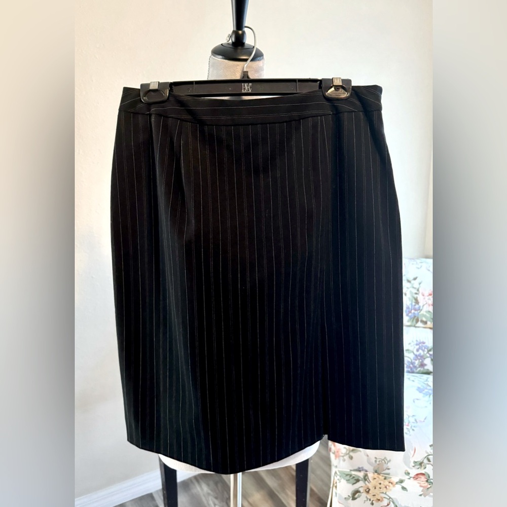 Never worn pinstriped pencil skirt by Merona size 12